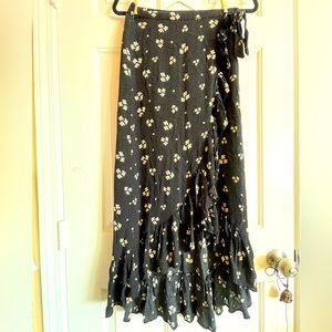 American Eagle Outfitters Wrap Style Daisy Floral Skirt